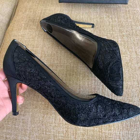 Adrianna Papell Black Lace 3 “ Heel Size 7.5 - Picture 5 of 7